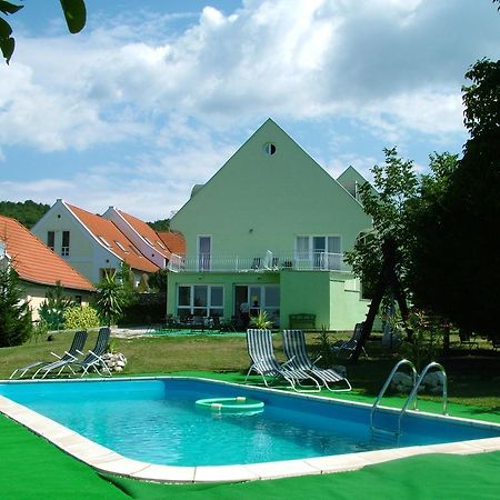 Zoldhaz Bio Panzio Hotel Gyenesdiás Eksteriør billede